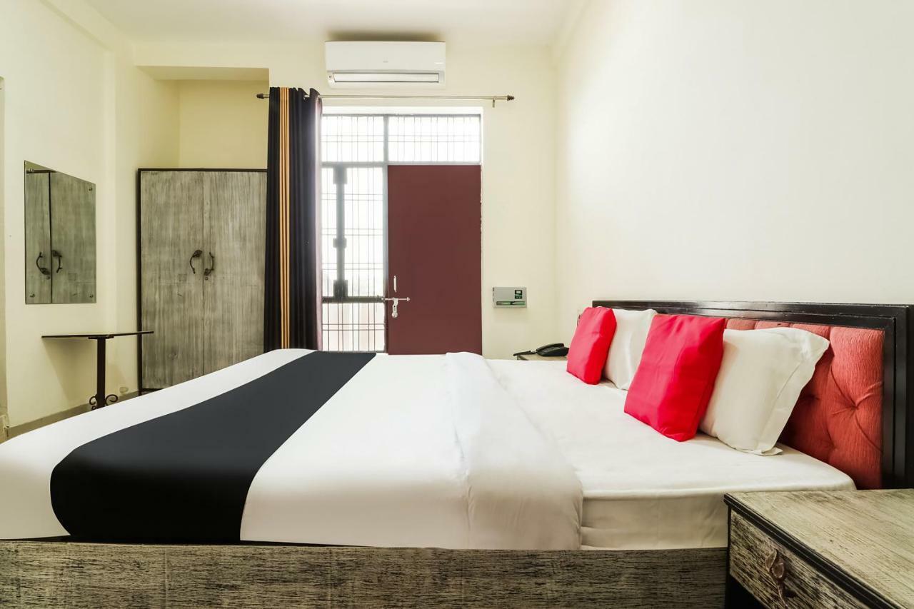 Hotel Capital O 60233 Brij Ki Rasoi Deluxe Lucknow Exterior foto
