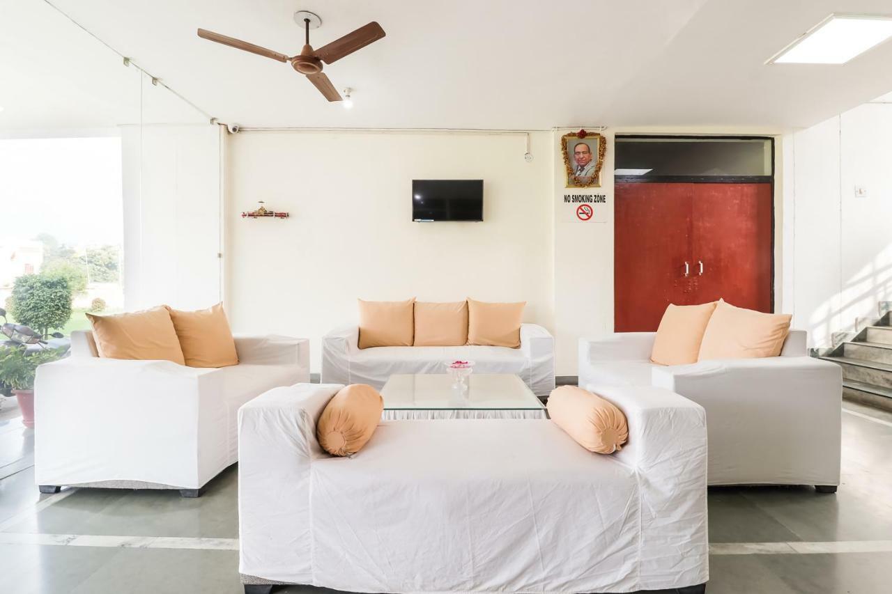 Hotel Capital O 60233 Brij Ki Rasoi Deluxe Lucknow Exterior foto